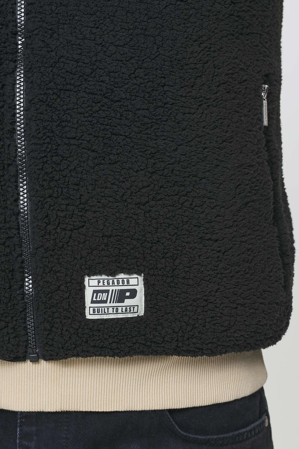 Orae Teddy Vest Onyx Black 6 Orae Teddy Vest Onyx Black - Image 6