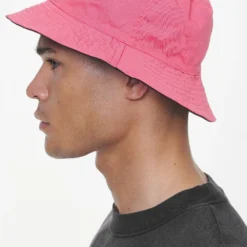 Juan Reversible Bucket Hat Black Strawberry -Fashigen Sales PGDR LAST MINUTE E COMMERCE43885